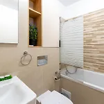 Mohost Sabina - Signature Retreat With Balcony アパート *