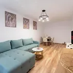 Mohost Sabina - Signature Retreat With Balcony アパート
