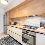 Mohost Sabina - Signature Retreat With Balcony アパート