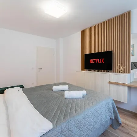 Mohost Sabina - Quiet Luxury With Balcony Views Apartment Brasov