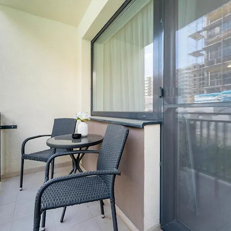Mohost Sabina - Quiet Luxury With Balcony Views Apartment