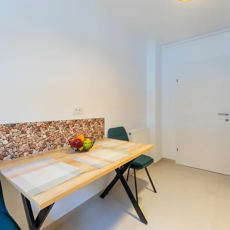 Mohost Sabina - Quiet Luxury With Balcony Views Apartment Brasov