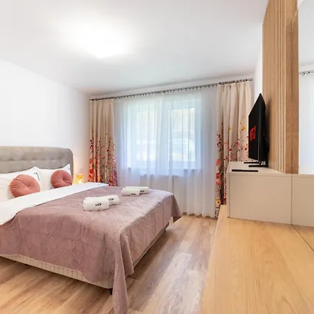 Mohost Sabina - Quiet Luxury With Balcony Views Apartment Brasov