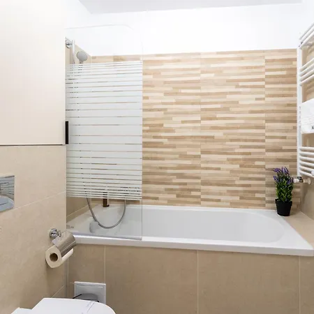 Mohost Sabina - Quiet Luxury With Balcony Views Apartment *