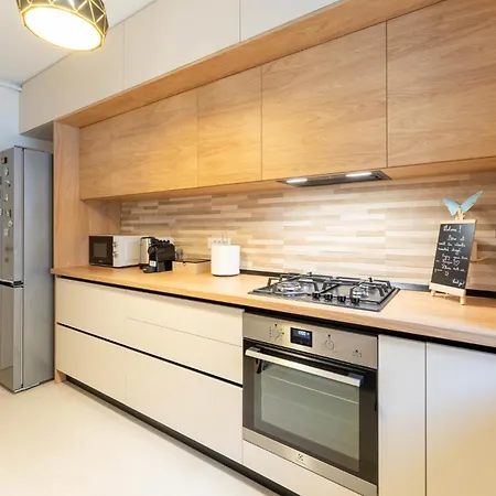 Mohost Sabina - Quiet Luxury With Balcony Views *
