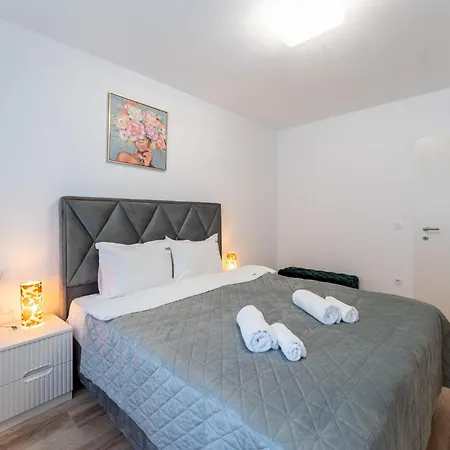 Mohost Sabina - Quiet Luxury With Balcony Views * Brasov