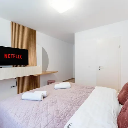 Mohost Sabina - Quiet Luxury With Balcony Views *