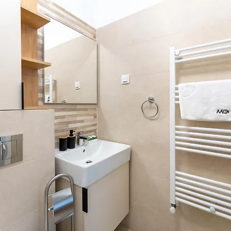 Mohost Sabina - Quiet Luxury With Balcony Views Brasov