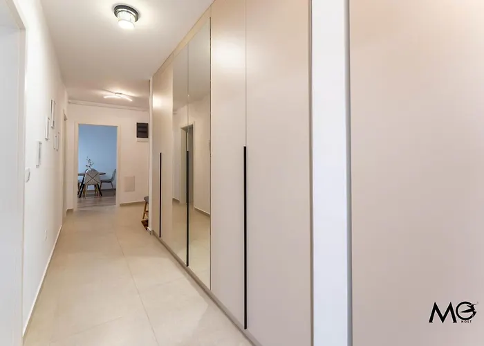 Апартаменты Mohost Sabina - Signature Retreat With Balcony *