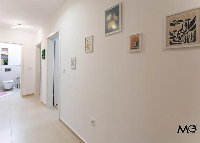 Апартаменты Mohost Sabina - Signature Retreat With Balcony *